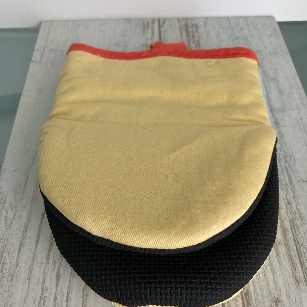 Peanuts Mini Mitt - Picture 3 of 5